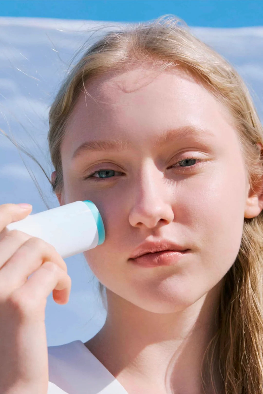 SKIN1004 Madagascar Centella Hyalu-Cica Silky-fit Sun Stick